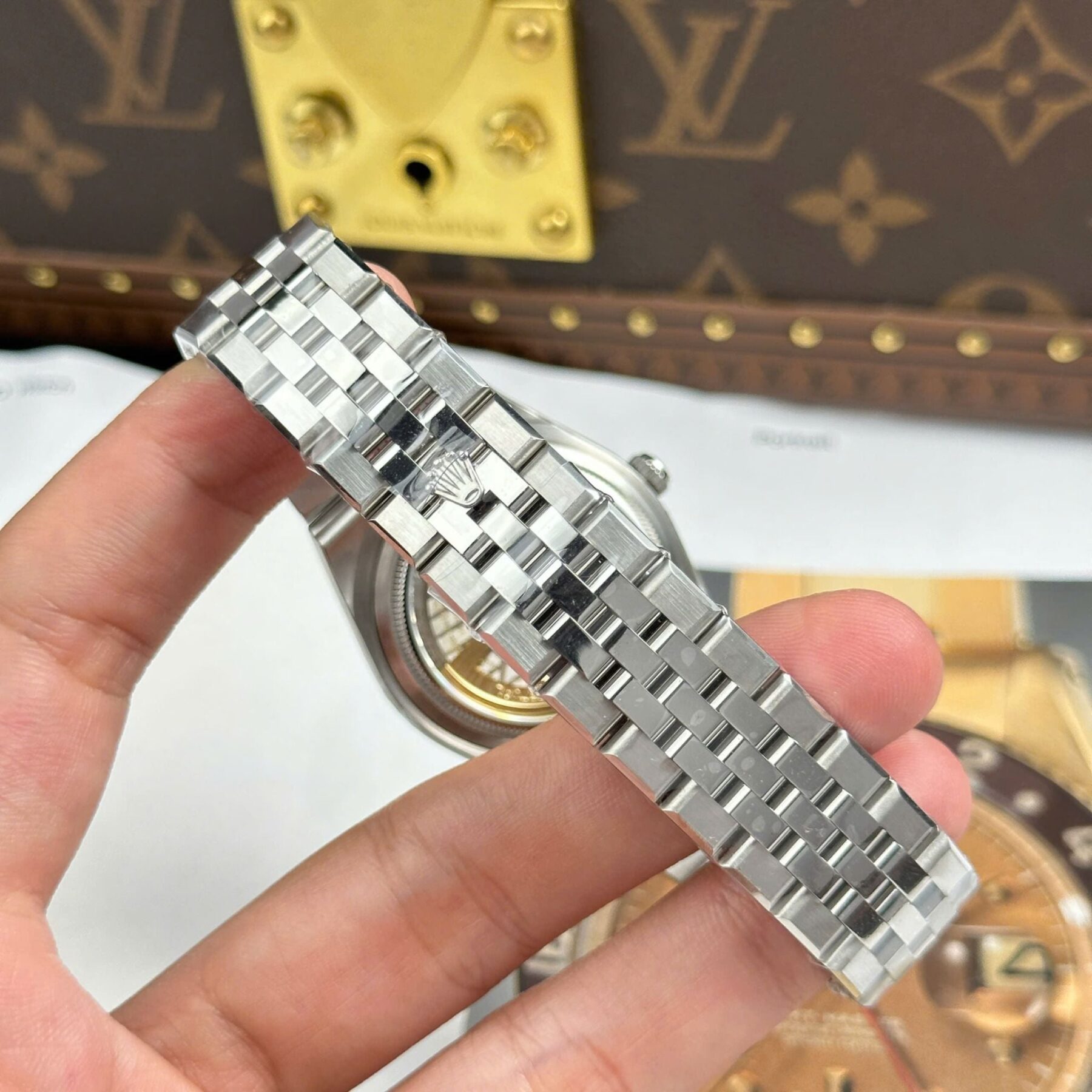 Rolex Land-Dweller 127236 Ice-Blue Honeycomb-Motif Dial 36mm Replica - Image 3